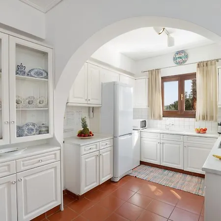 Villa Lianolia Peritheia