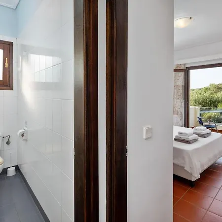 فيلة Lianolia Peritheia