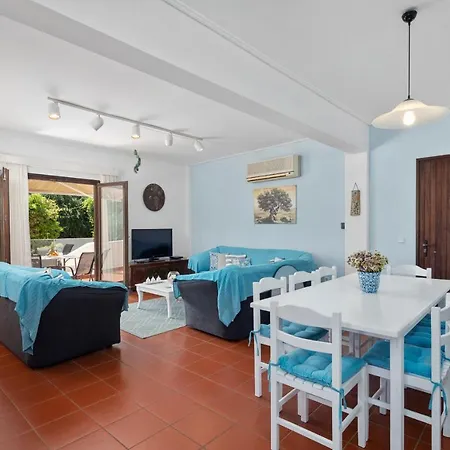 Lianolia فيلة Peritheia